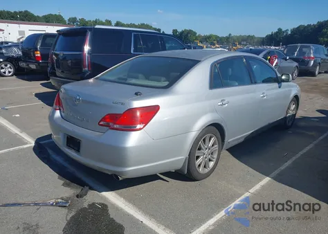 2005 Toyota Avalon Limited z USA, uszkodzony, nr VIN 4T1BK36B35U001555